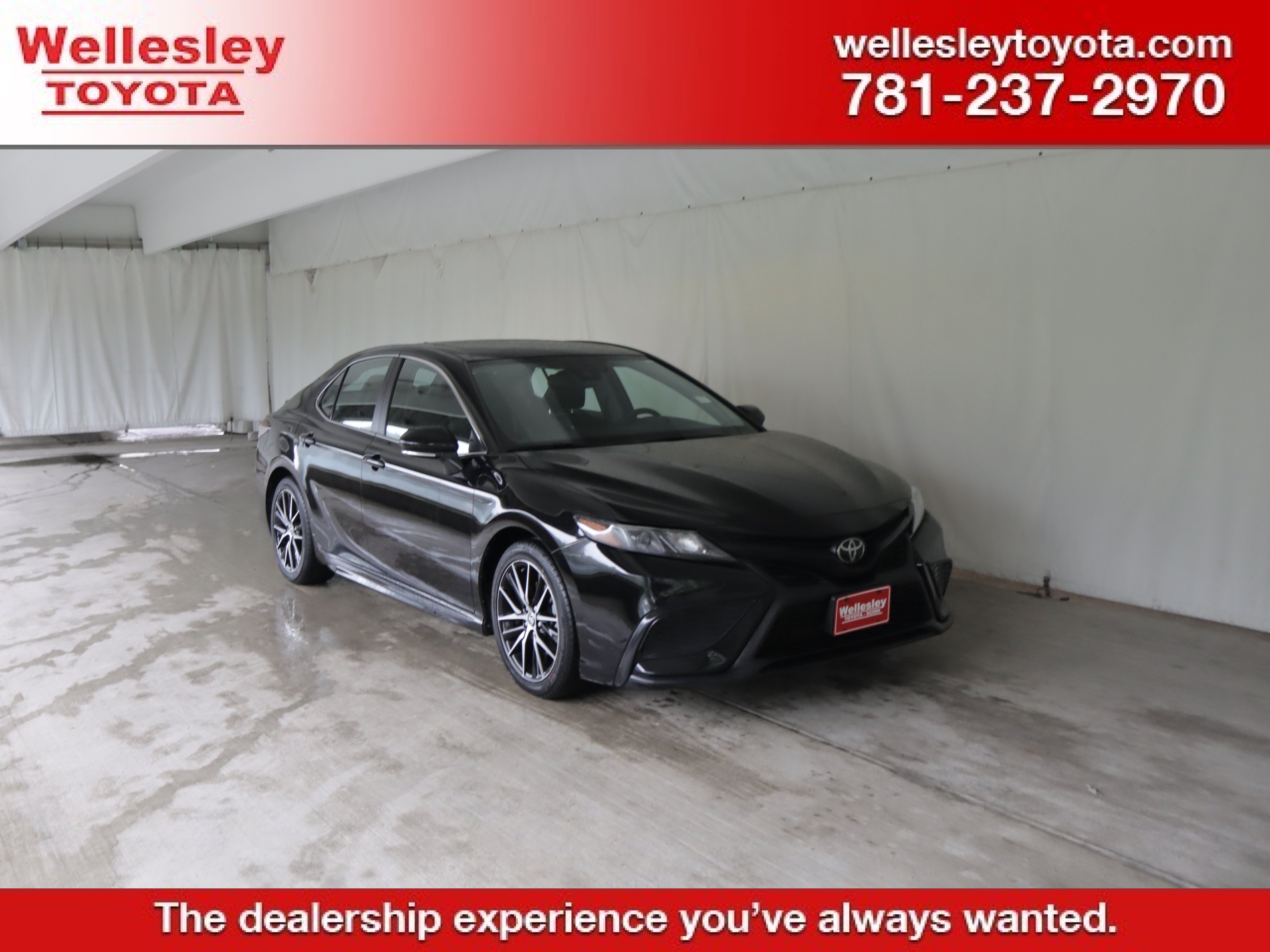 Used 2024 Toyota Camry SE w/ Cold Weather Package AWD/4WD image 1