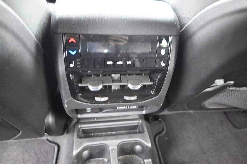 Used 2025 Jeep Grand Cherokee L Limited w/ Black Appearance Package RWD image 14