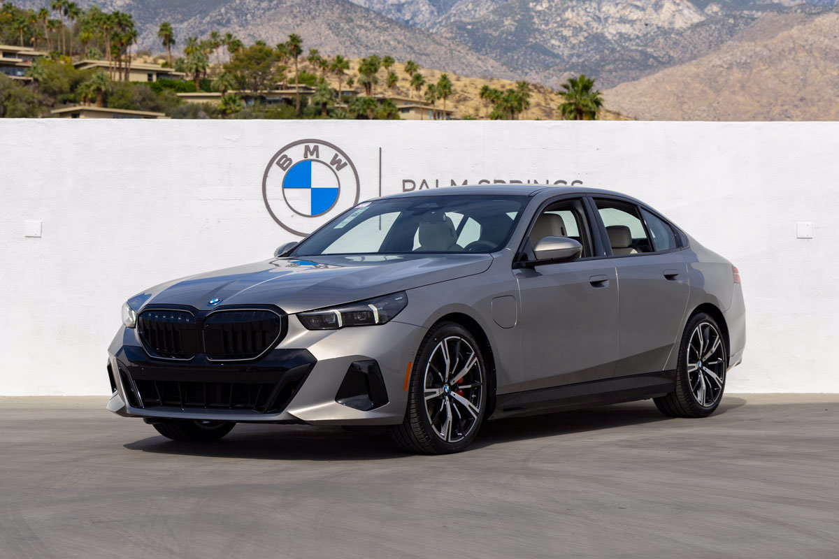 Certified 2026 BMW 550e xDrive w/ Premium Package AWD/4WD image 1