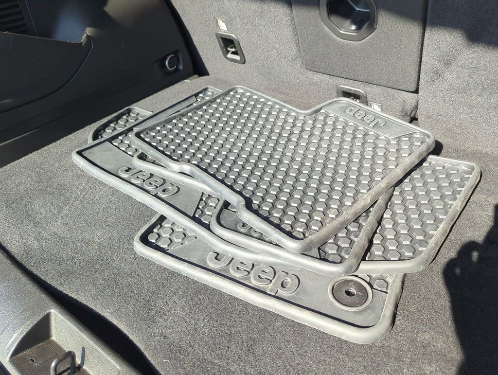 Used 2022 Jeep Renegade Latitude w/ Convenience Group image 32