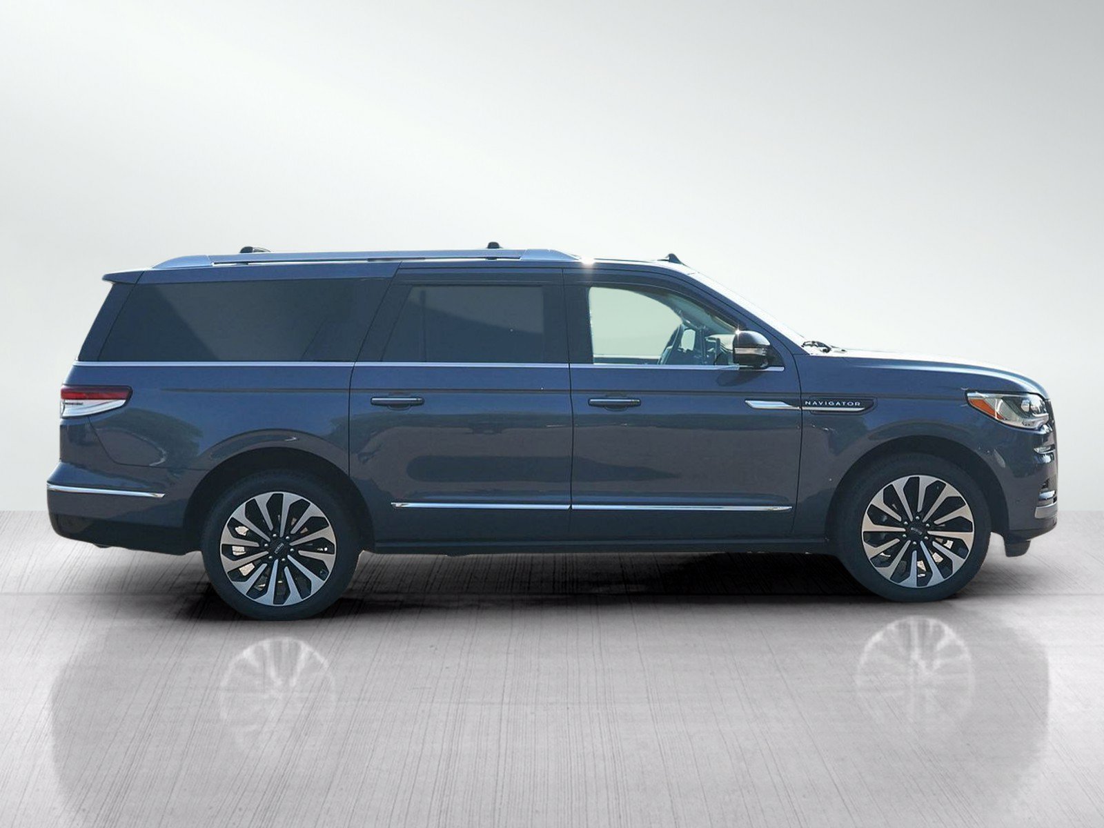 Used 2023 Lincoln Navigator L Reserve w/ Equipment Group 201A AWD/4WD image 7