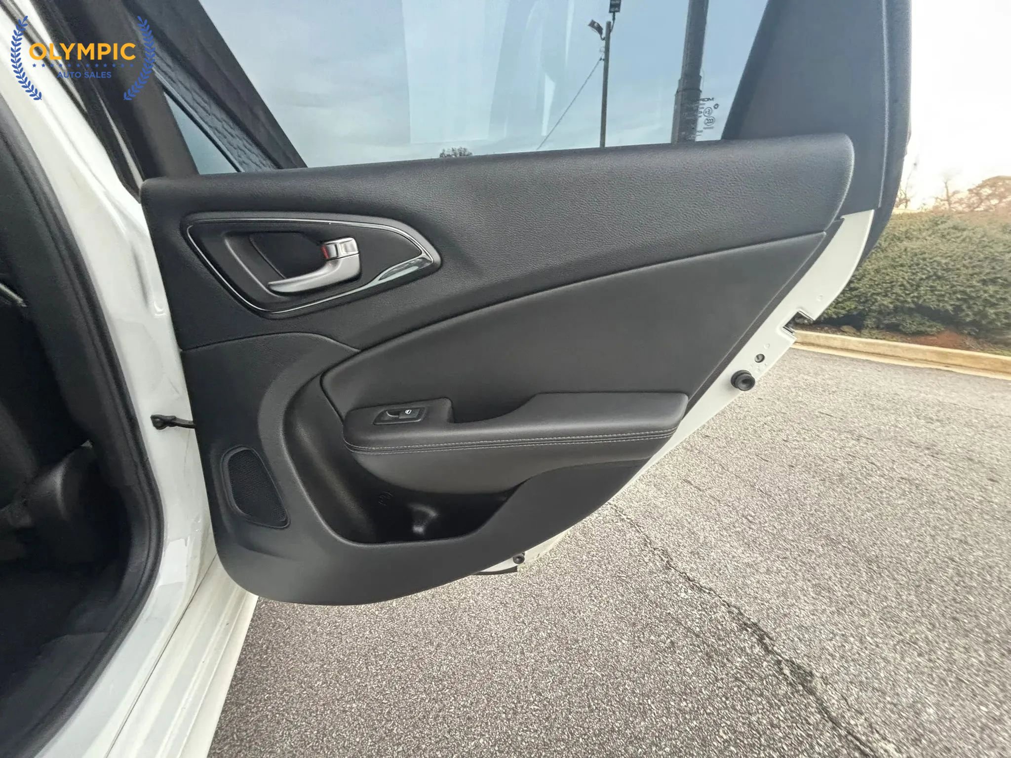 Used 2015 Chrysler 200 S FWD image 43