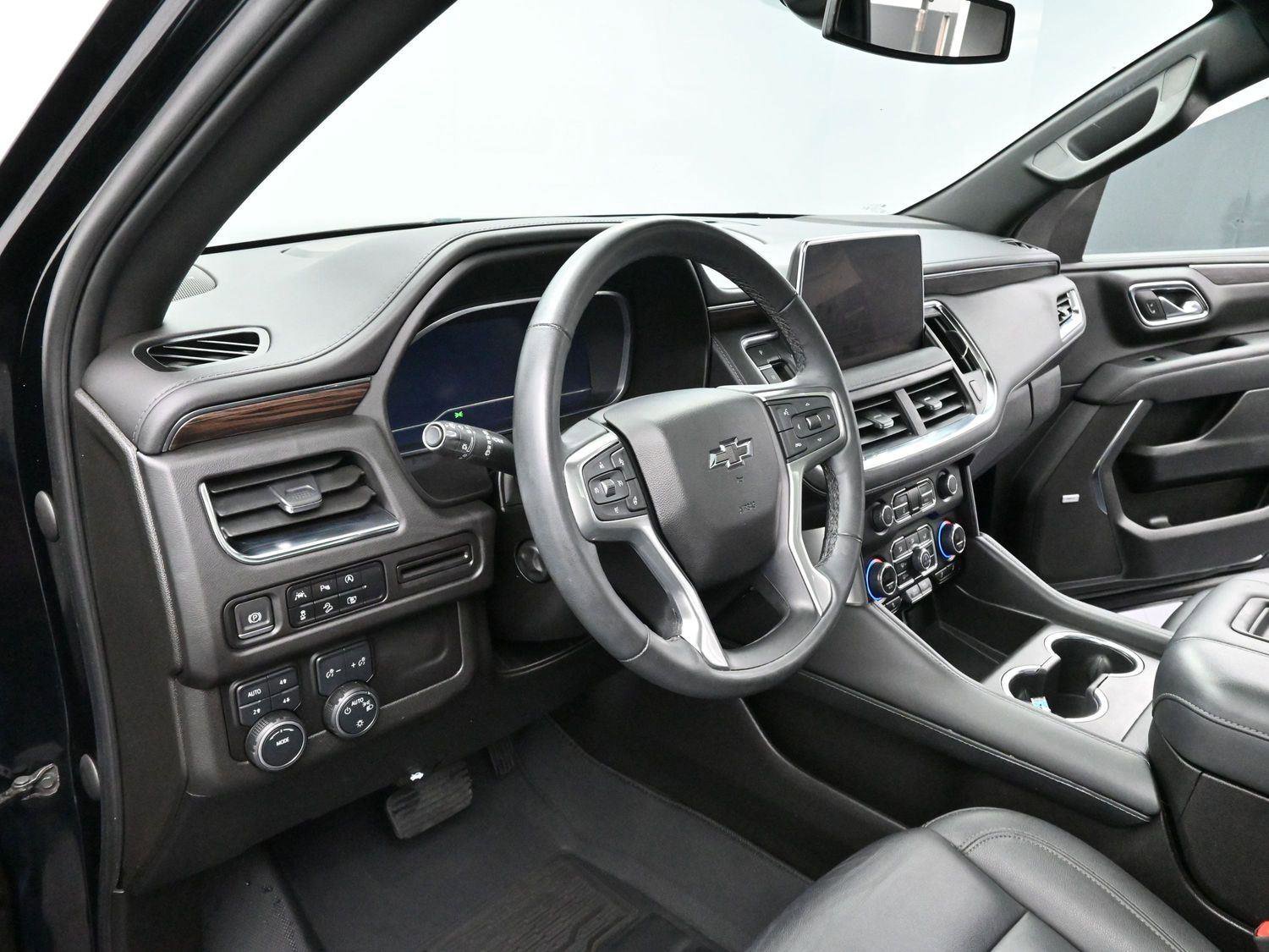 Used 2023 Chevrolet Tahoe Z71 w/ Luxury Package AWD/4WD image 13