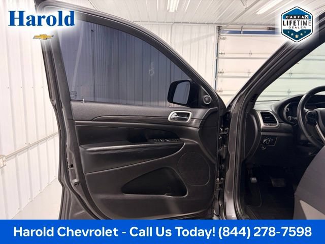Used 2019 Jeep Grand Cherokee Laredo w/ Security & Convenience Group AWD/4WD image 14