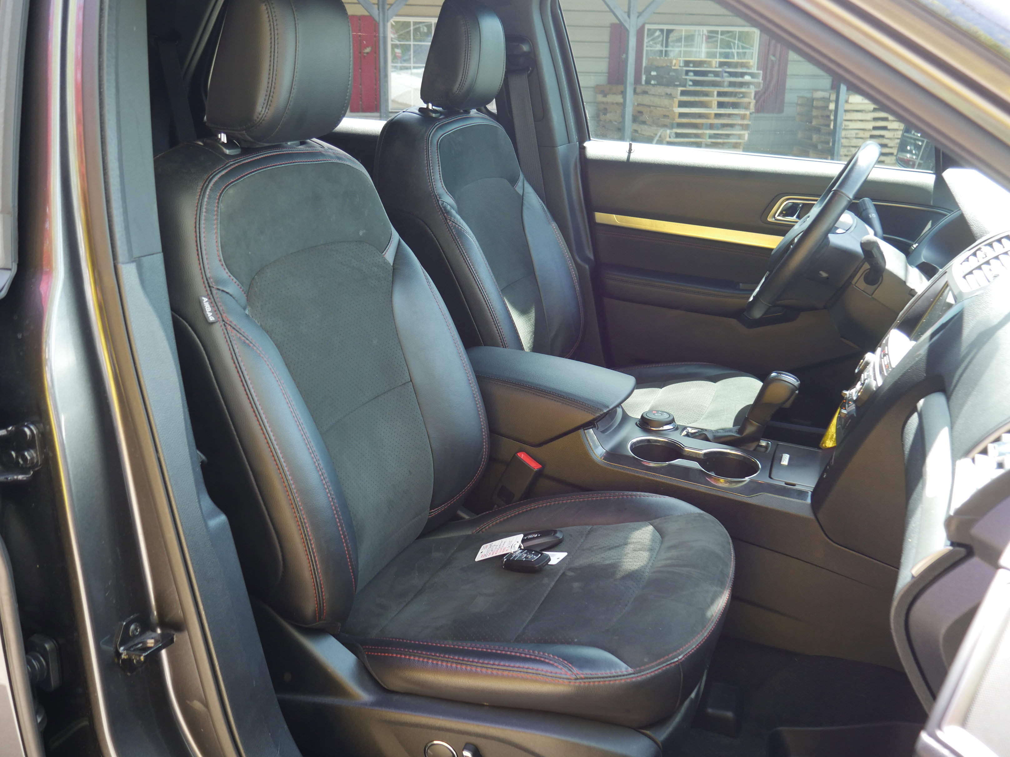 Used 2018 Ford Explorer XLT w/ Equipment Group 202A AWD/4WD image 25