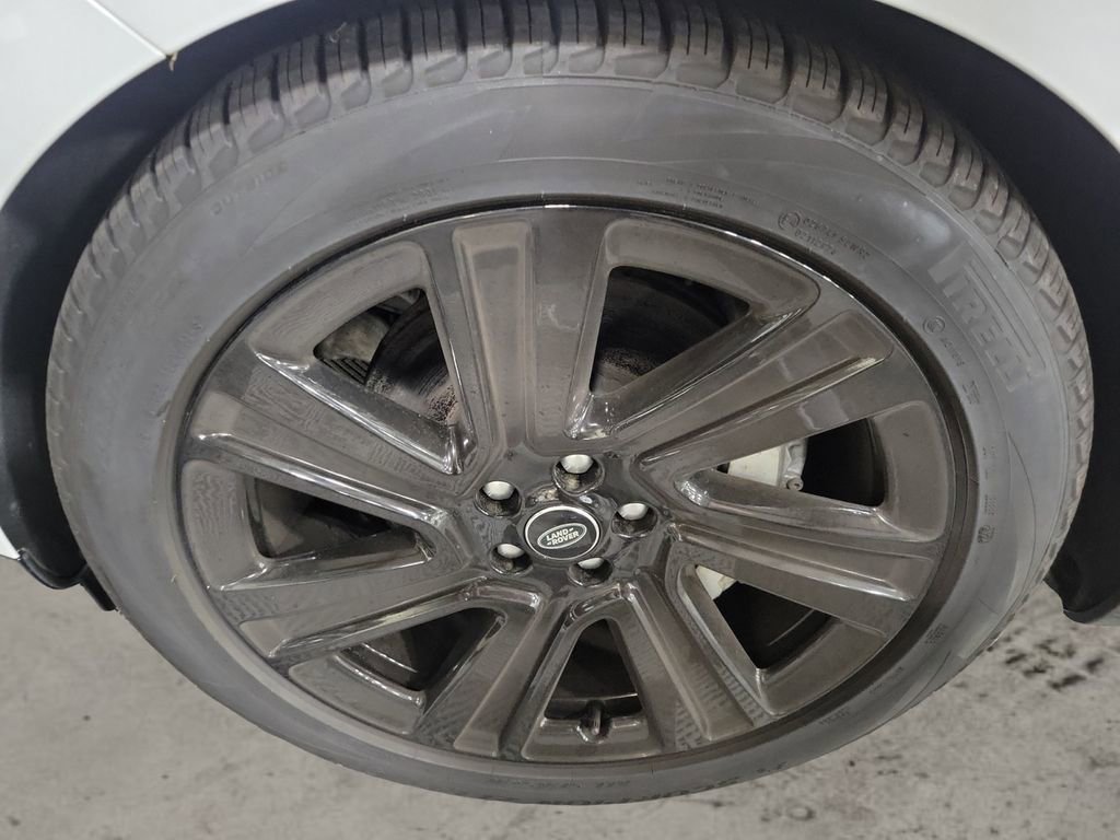 Used 2023 Land Rover Range Rover SE image 9