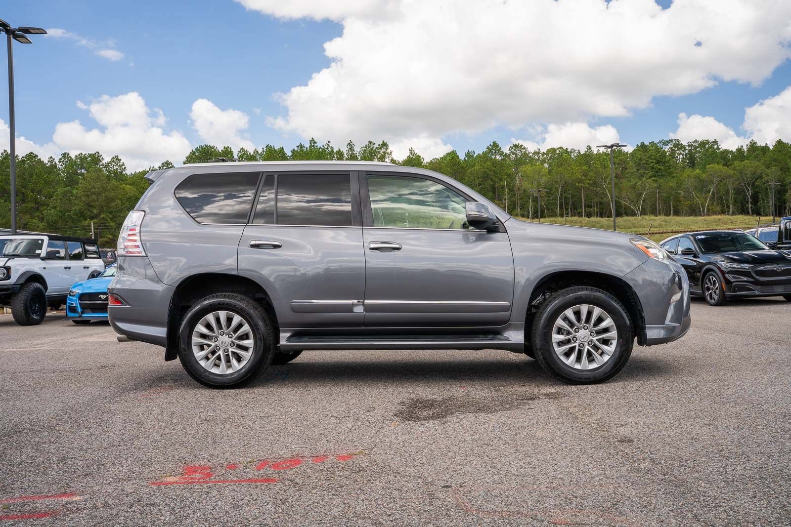 Used 2016 Lexus GX 460 w/ Premium Package AWD/4WD image 8