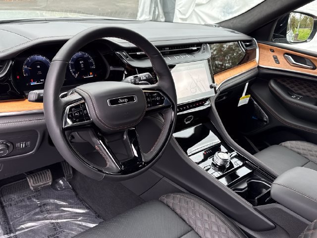 New 2026 Jeep Grand Cherokee Summit w/ Obsidian Package AWD/4WD image 17