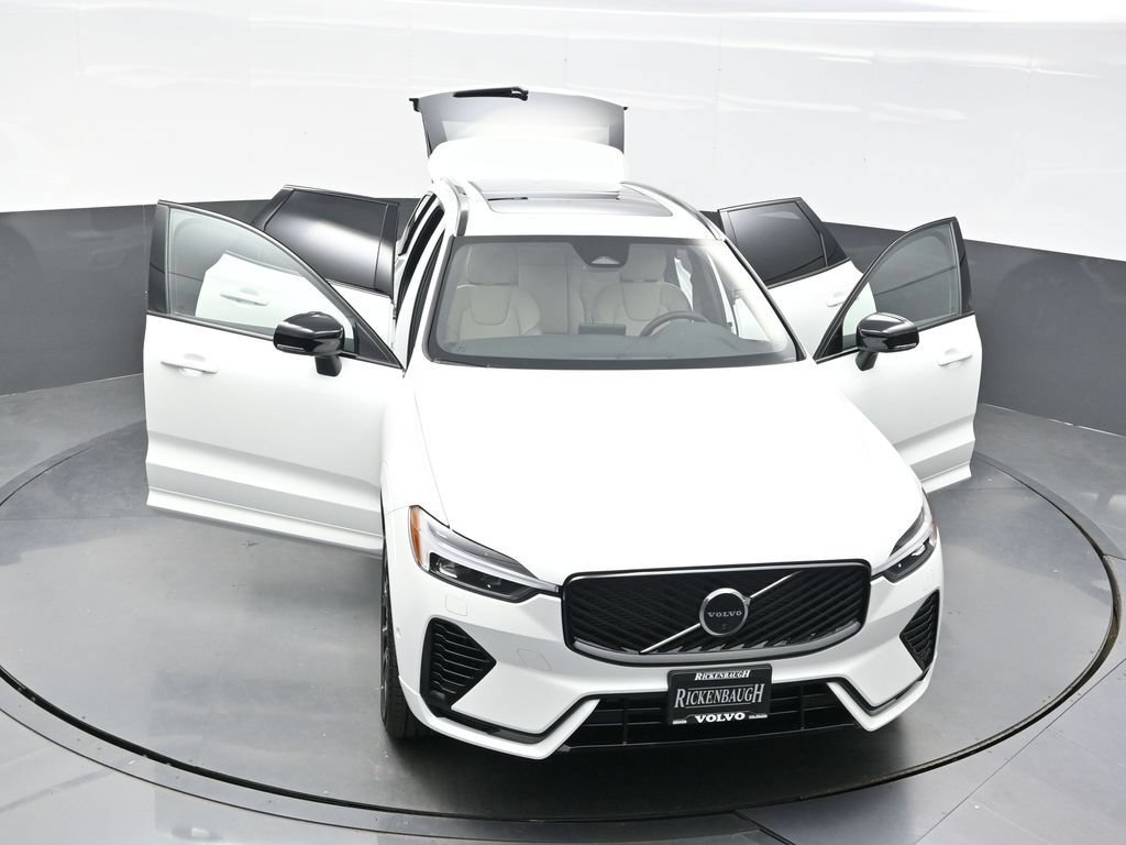 New 2026 Volvo XC60 T8 Plus w/ Climate Package PRO AWD/4WD image 39