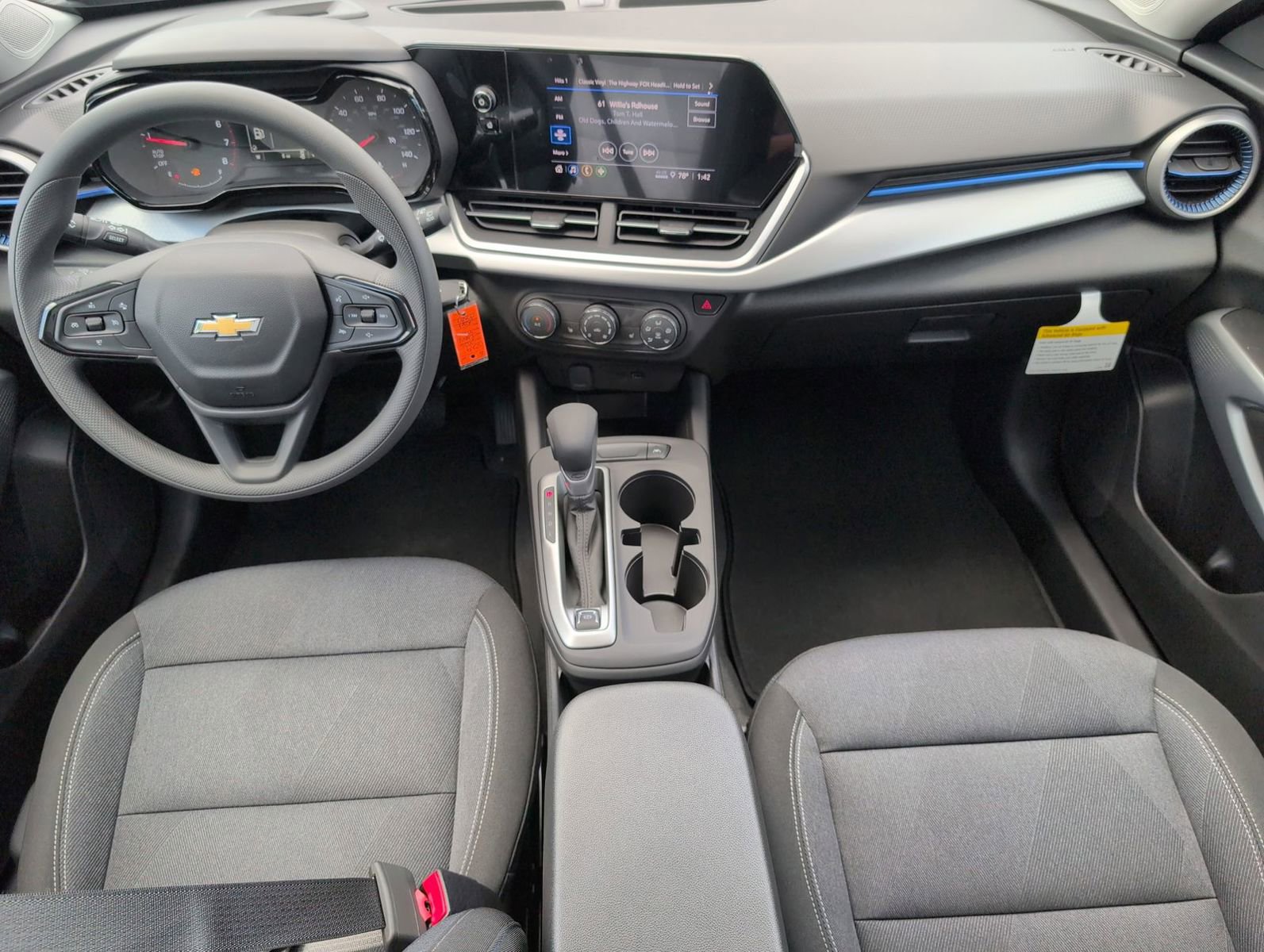 New 2026 Chevrolet Trax LS w/ LS Convenience Package FWD image 28