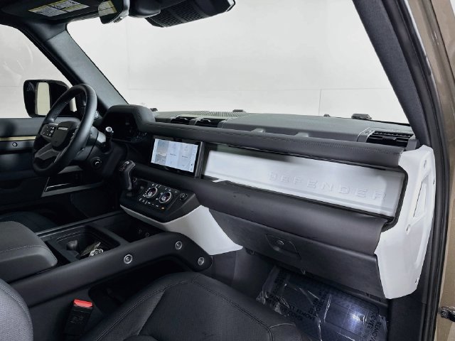 Certified 2024 Land Rover Defender 110 S AWD/4WD image 31