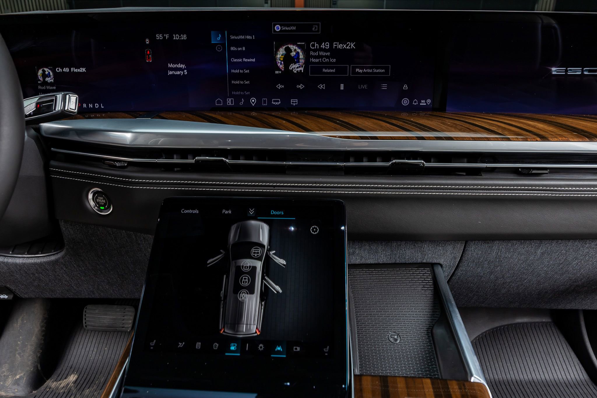 Used 2026 Cadillac Escalade Platinum Sport w/ LPO, ONYX Package image 24