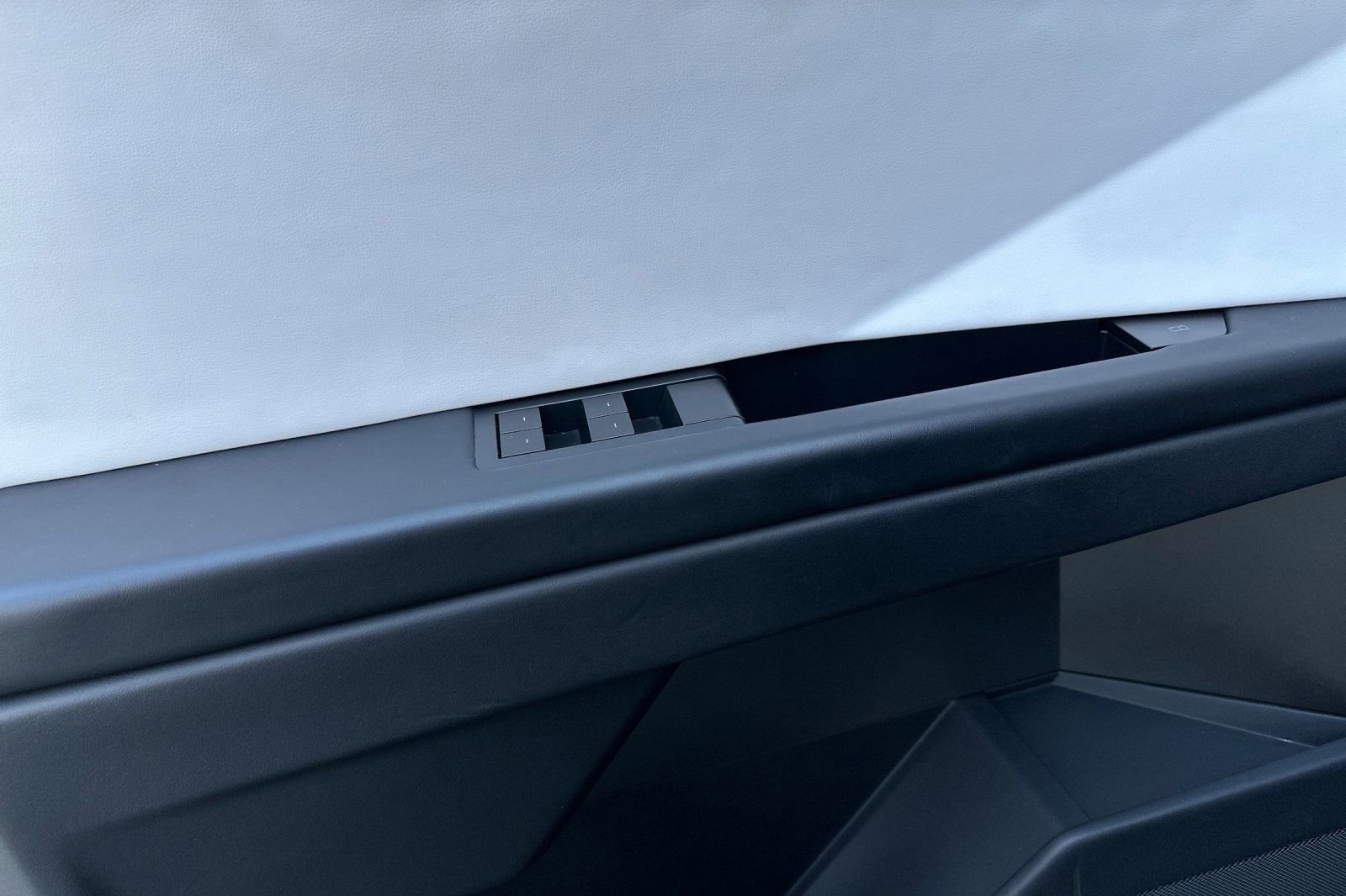 Used 2024 Tesla Cybertruck AWD Crew Cab image 11