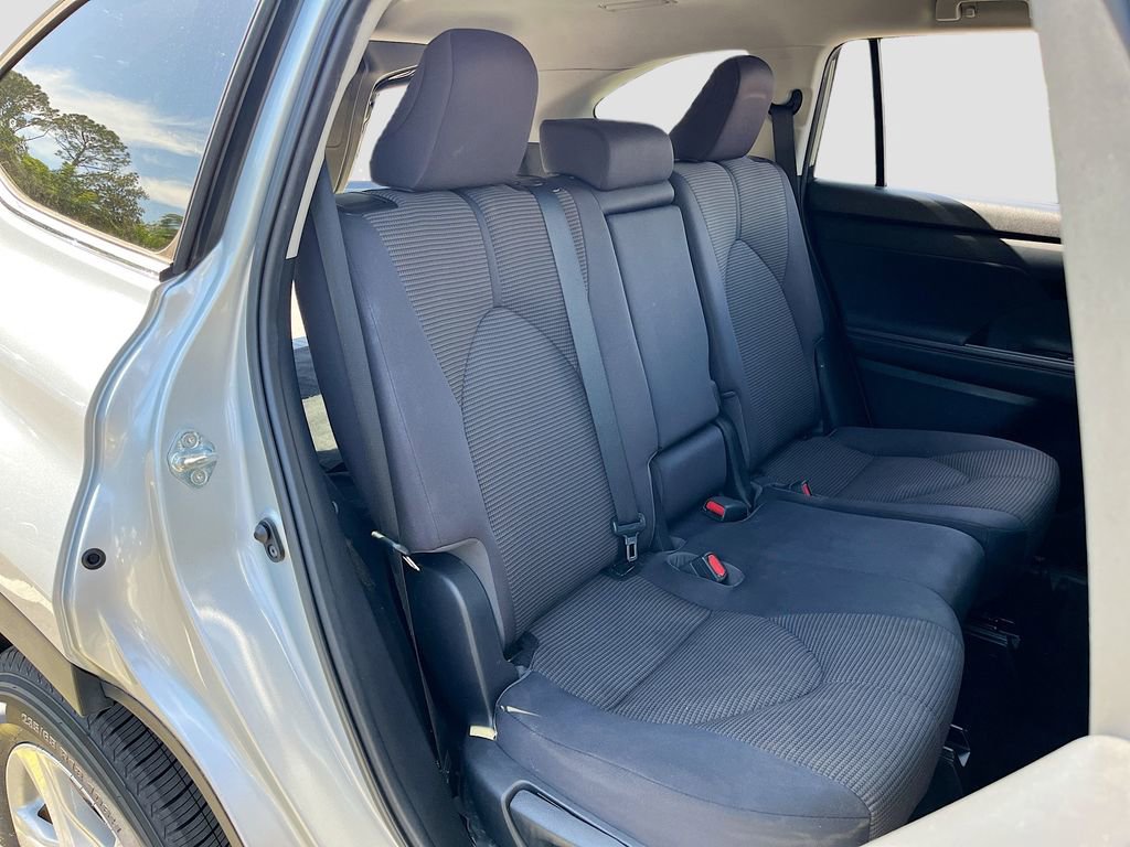 Used 2021 Toyota Highlander LE image 24