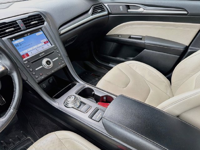 Used 2017 Ford Fusion Titanium FWD image 19