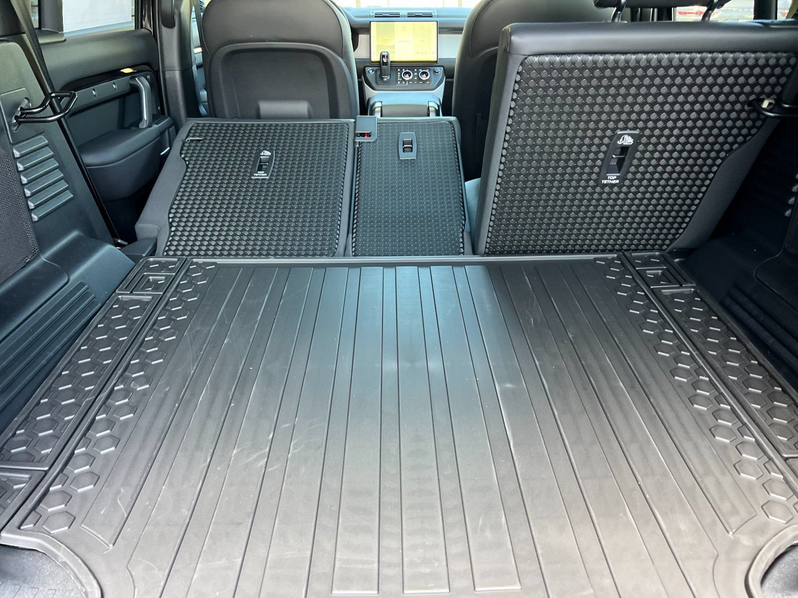 New 2026 Land Rover Defender 110 X-Dynamic SE AWD/4WD image 15