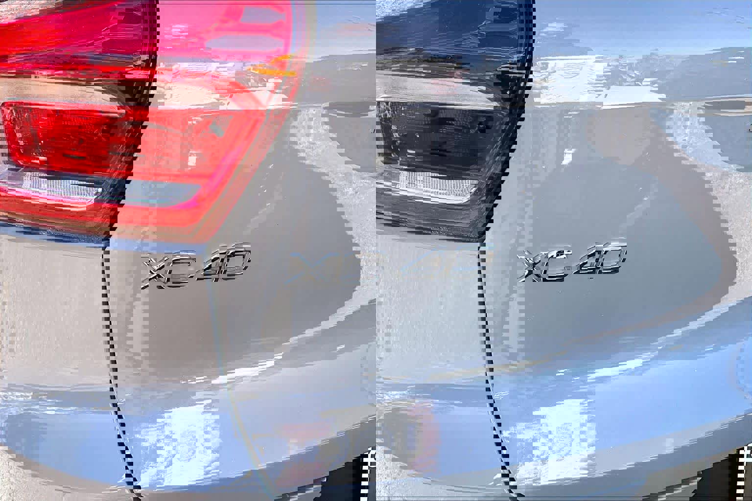 Certified 2024 Volvo XC40 B5 Plus w/ Protection Package Premier image 31