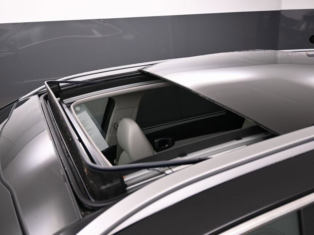 Used 2025 Kia Sorento EX w/ EX Panoramic Sunroof Package image 11