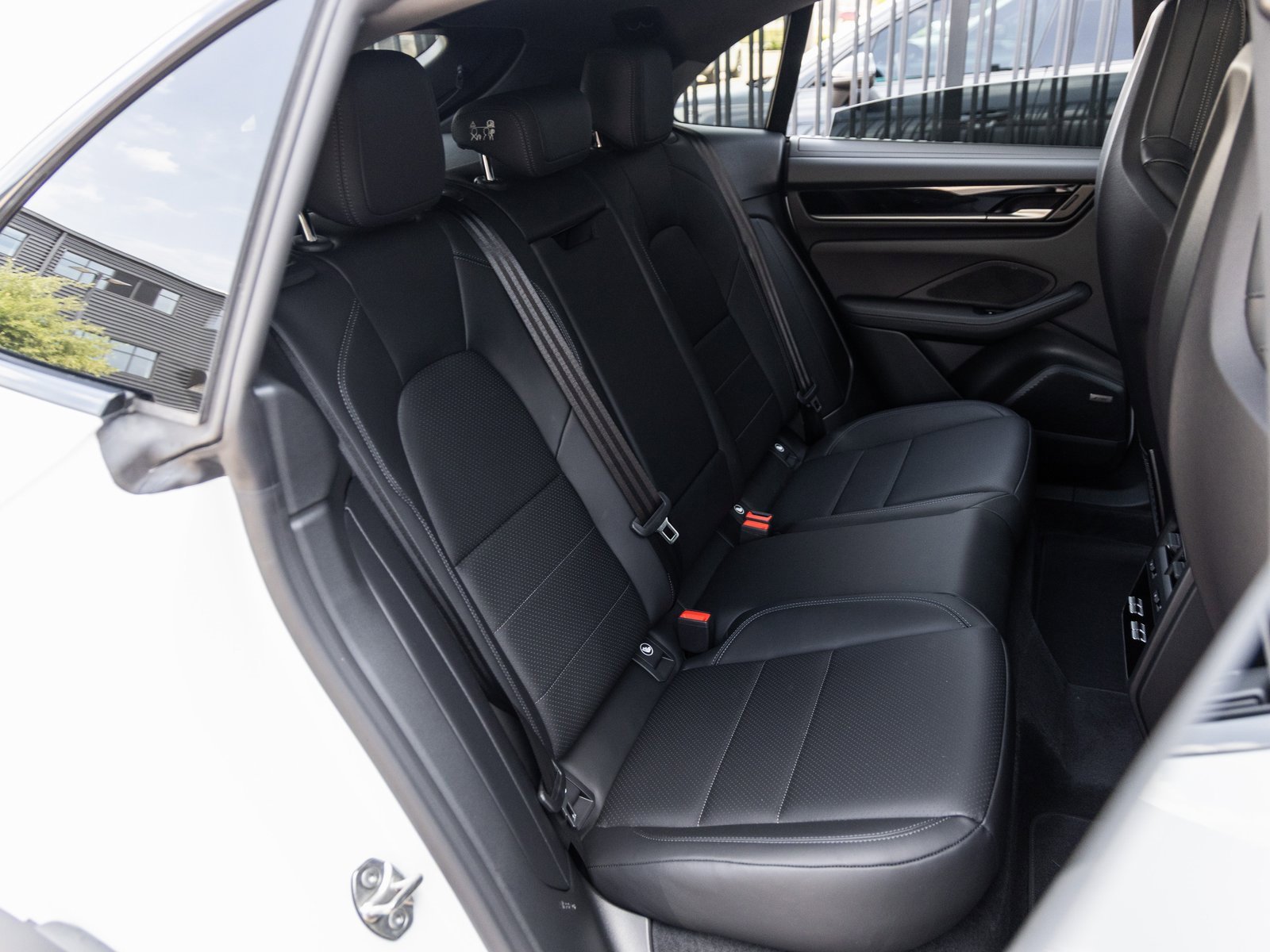 Used 2025 Porsche Macan 4S Electric image 40