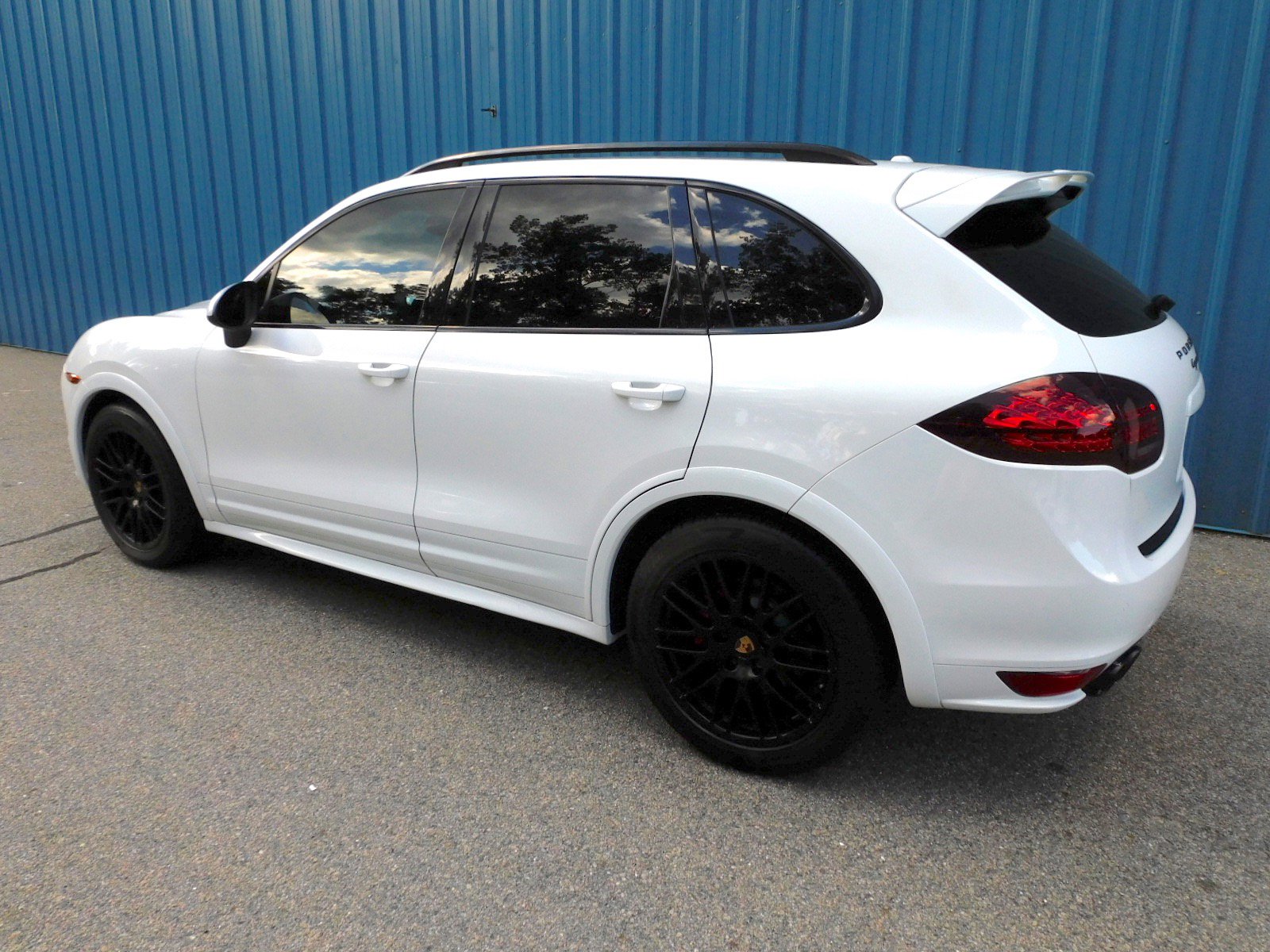 Used 2014 Porsche Cayenne GTS AWD/4WD image 3