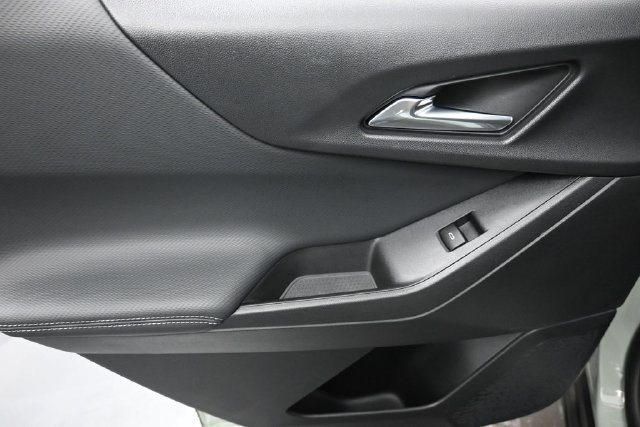 Used 2025 Chevrolet Equinox LT w/ Safety and Technology Package AWD/4WD image 19