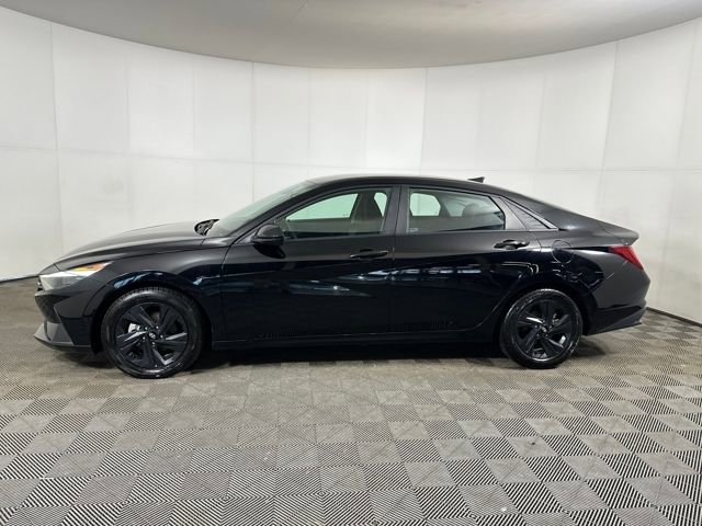 Used 2022 Hyundai Elantra Blue image 6