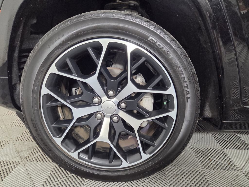 Used 2024 Jeep Grand Cherokee Summit image 10