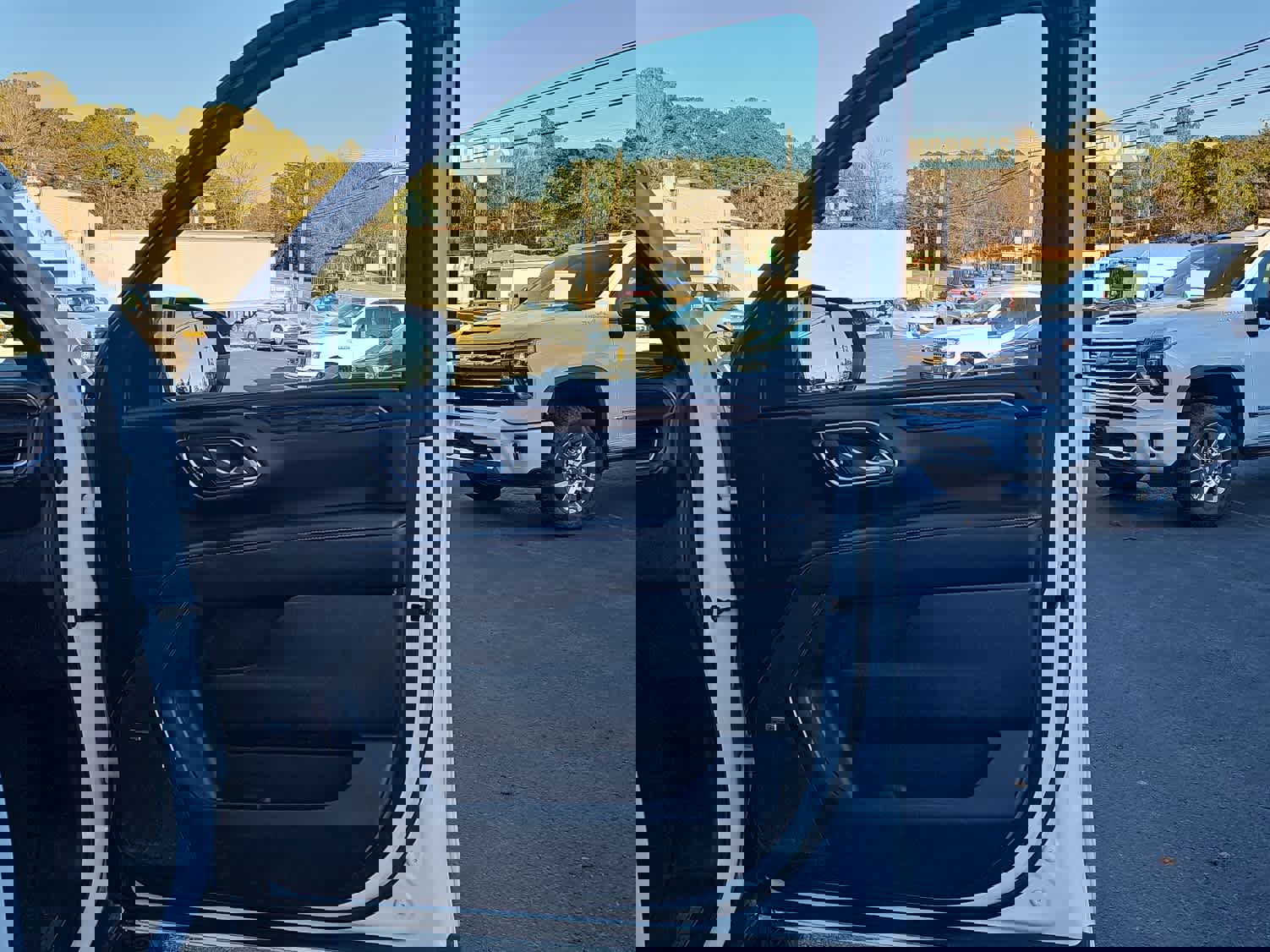 Used 2023 Chevrolet Suburban Premier image 26