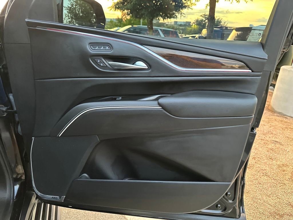 Used 2023 Cadillac Escalade ESV Sport Platinum w/ LPO, ONYX Package AWD/4WD image 40