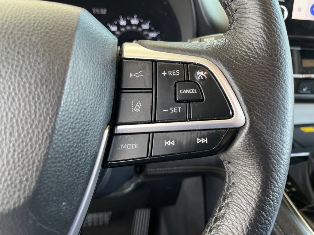 Used 2025 Toyota Sienna XLE FWD image 22