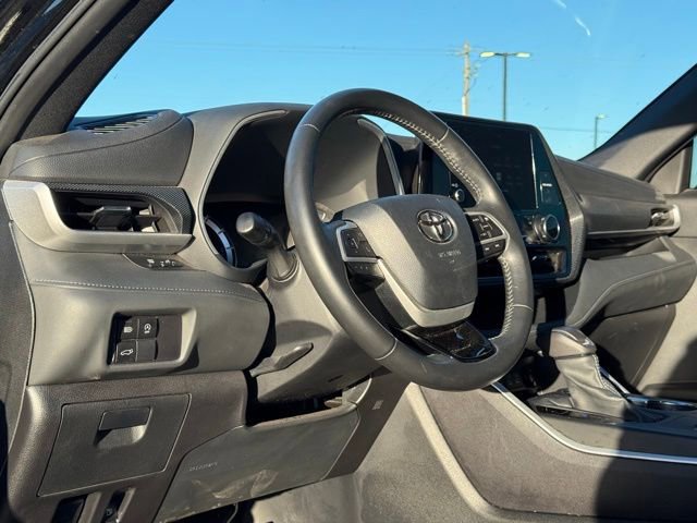 Used 2024 Toyota Highlander XSE FWD image 20