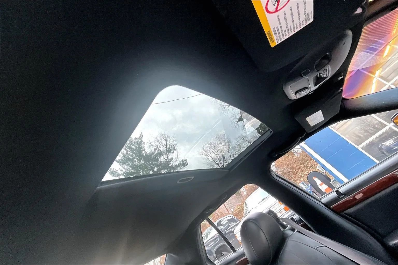 Used 2002 Cadillac De Ville DTS w/ Premium Equipment Pkg image 20