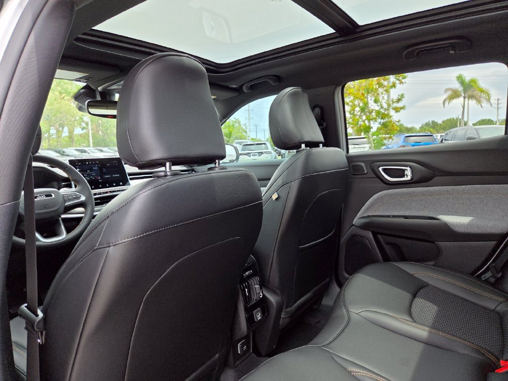 New 2026 Jeep Compass Latitude AWD/4WD image 23