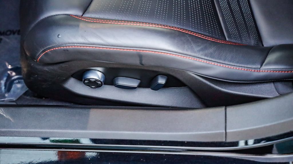 Used 2021 Chevrolet Corvette Stingray Premium Cpe w/ Z51 Performance Package image 24