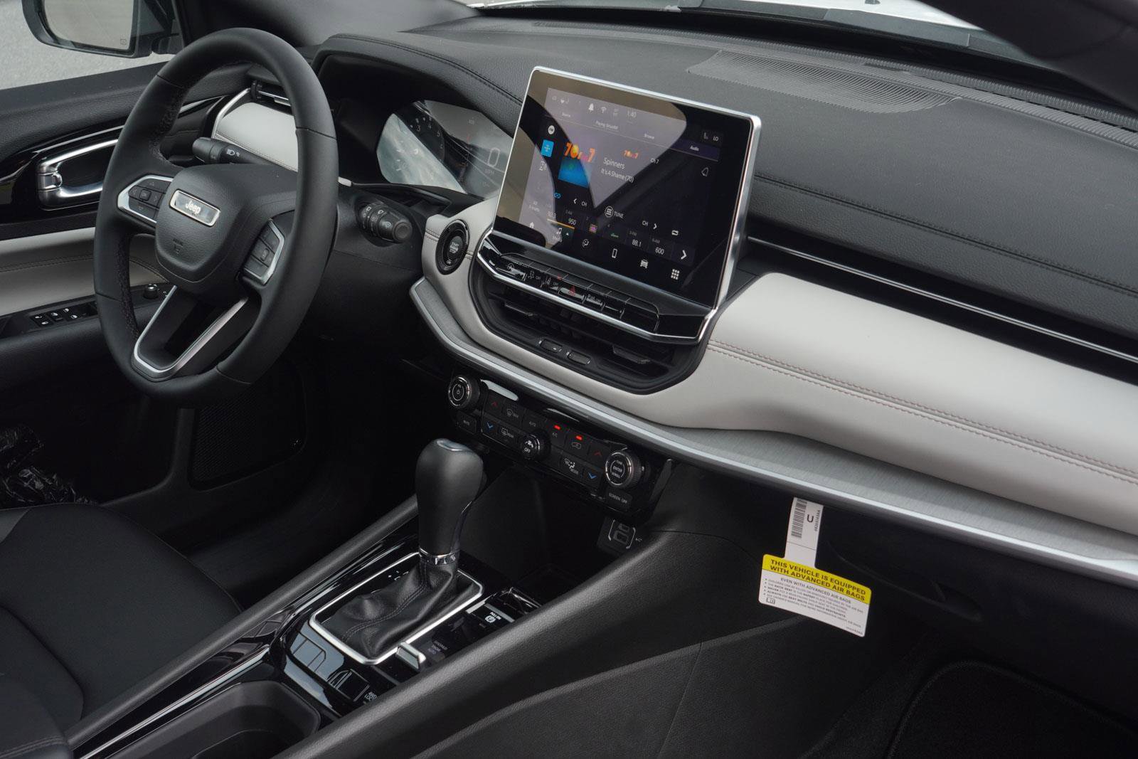 New 2025 Jeep Compass Limited image 29