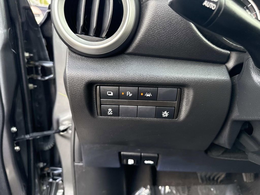 Used 2022 Nissan Versa S image 31