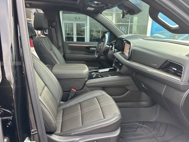 Used 2026 Chevrolet Suburban High Country AWD/4WD image 14