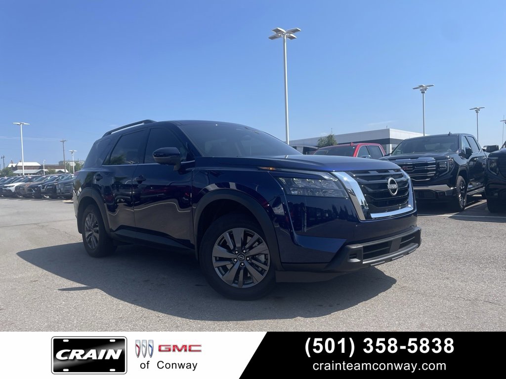 Used 2024 Nissan Pathfinder SV