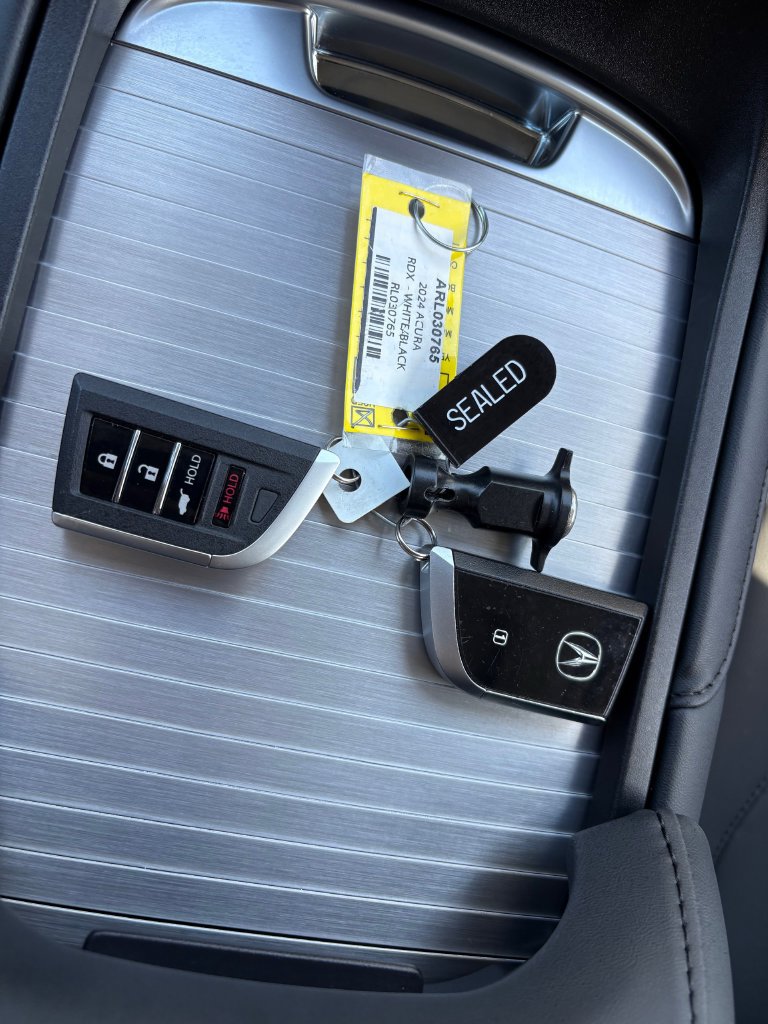 Used 2024 Acura RDX SH-AWD image 25