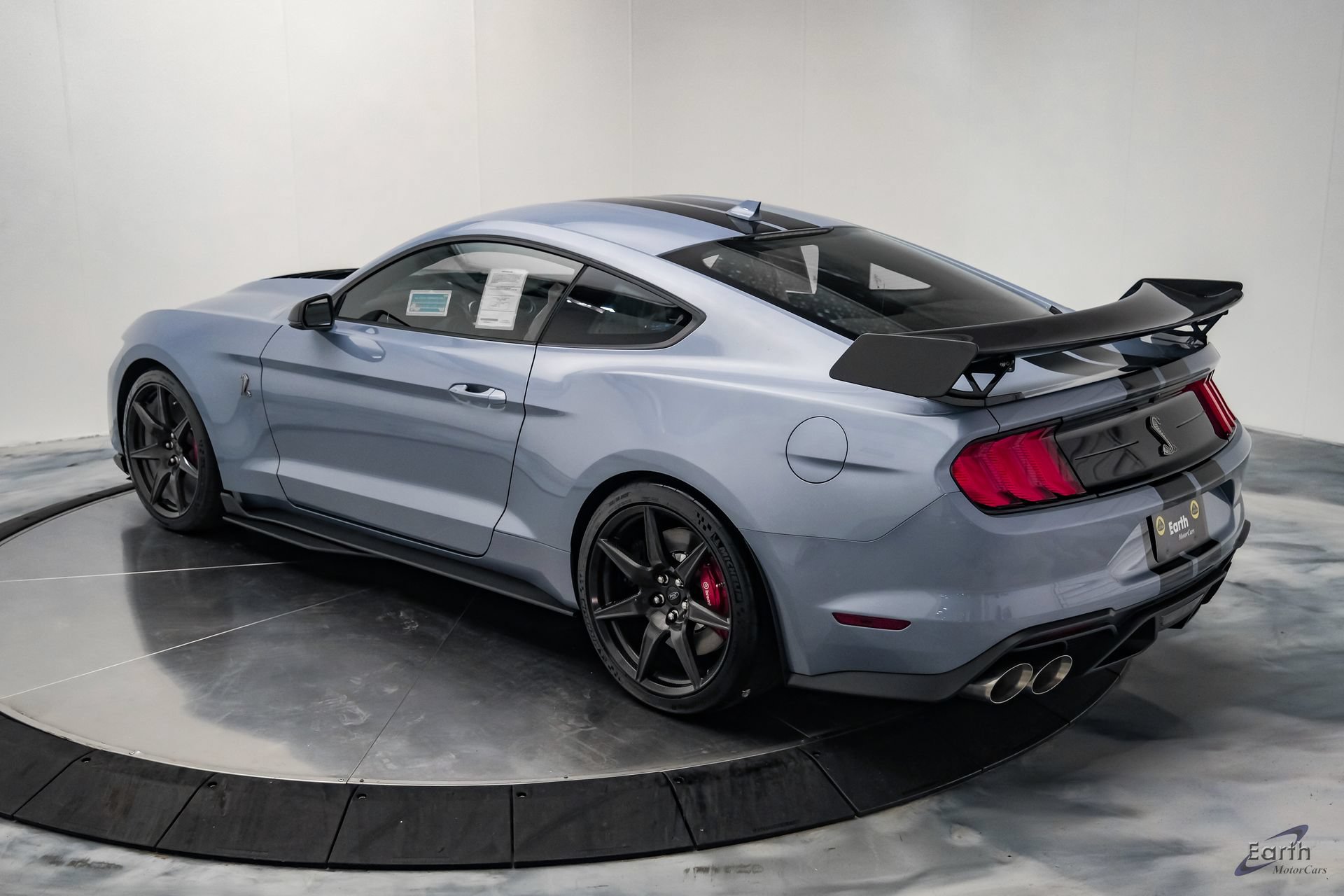 Used 2022 Ford Mustang Shelby GT500 w/ Carbon Fiber Track Pack RWD image 10
