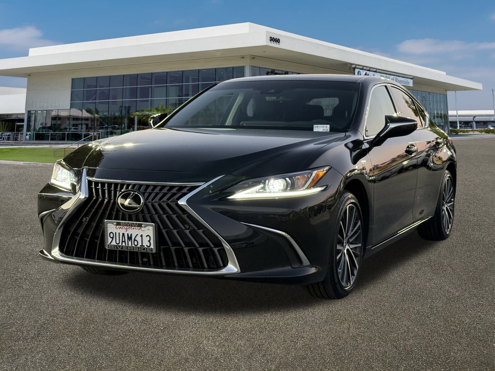 Used 2025 Lexus ES 300h w/ Premium Package image 4