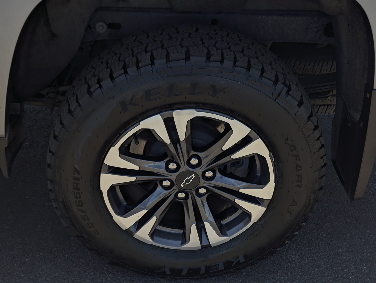 Used 2022 Chevrolet Colorado Z71 AWD/4WD image 7