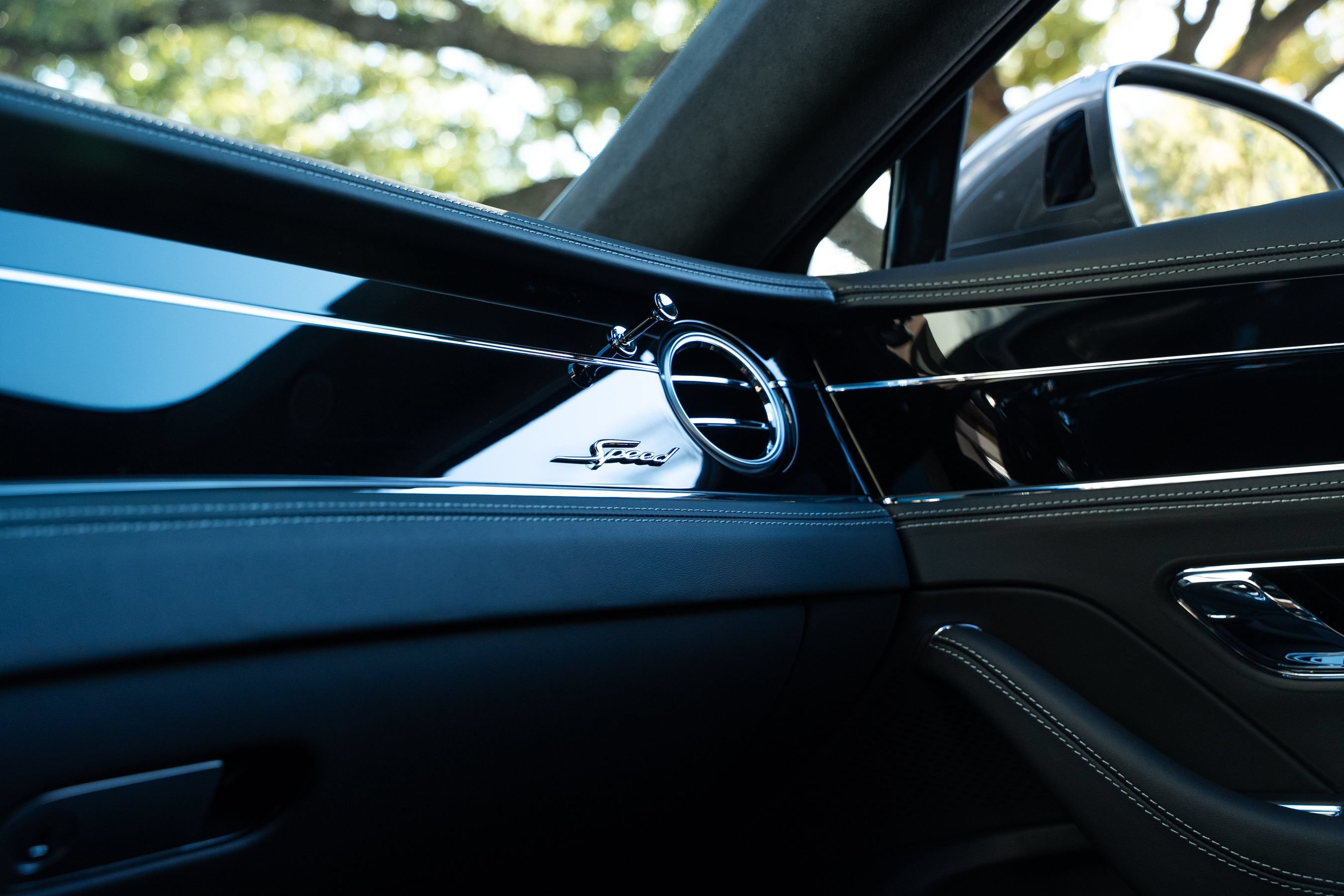 Certified 2025 Bentley Flying Spur Plug-In Hybrid AWD/4WD image 31