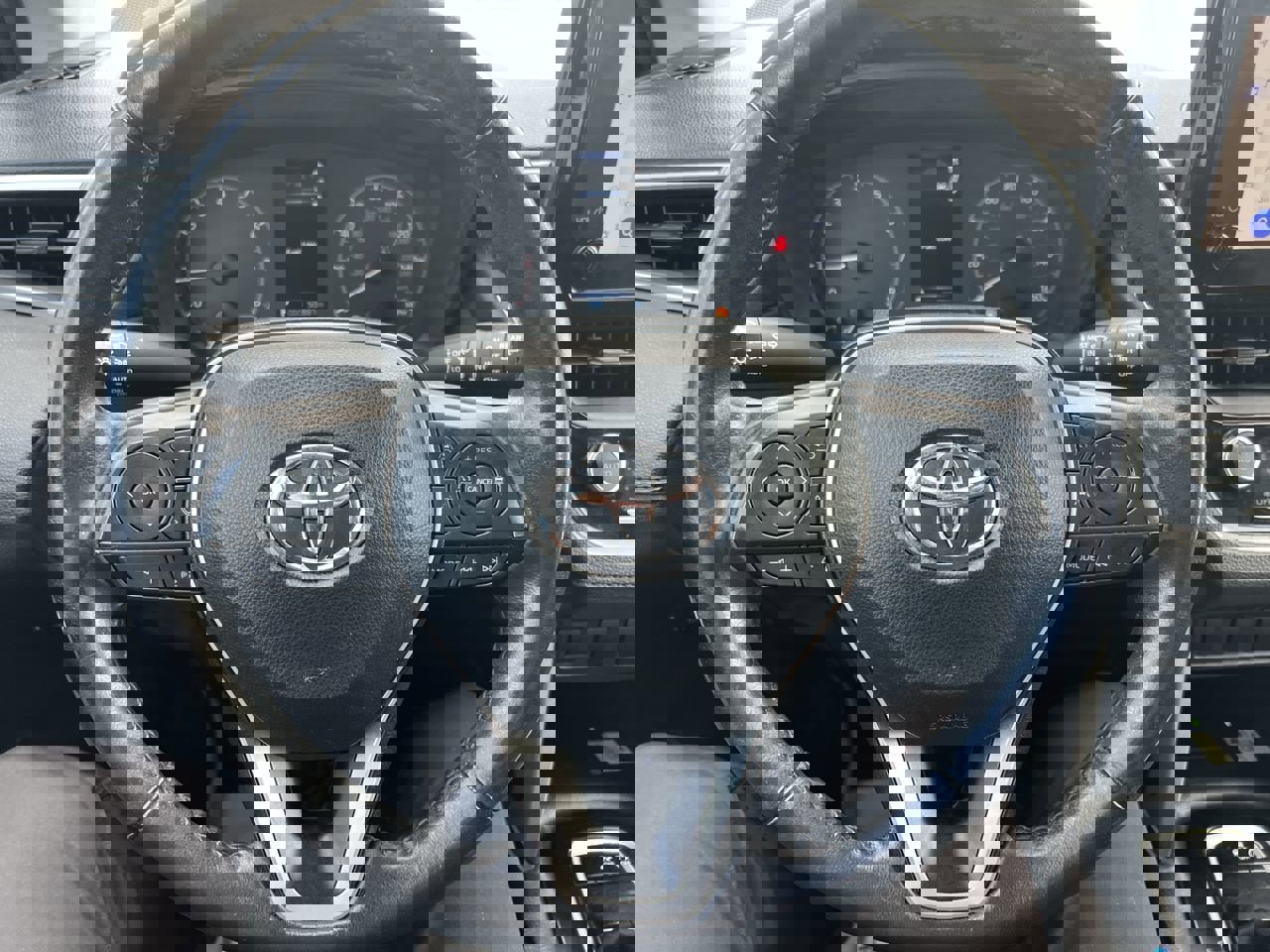 Used 2023 Toyota Corolla Cross LE image 18