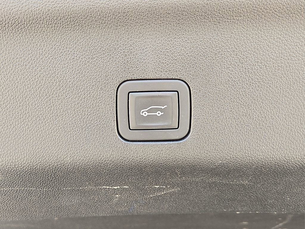 Used 2025 GMC Yukon Denali image 16