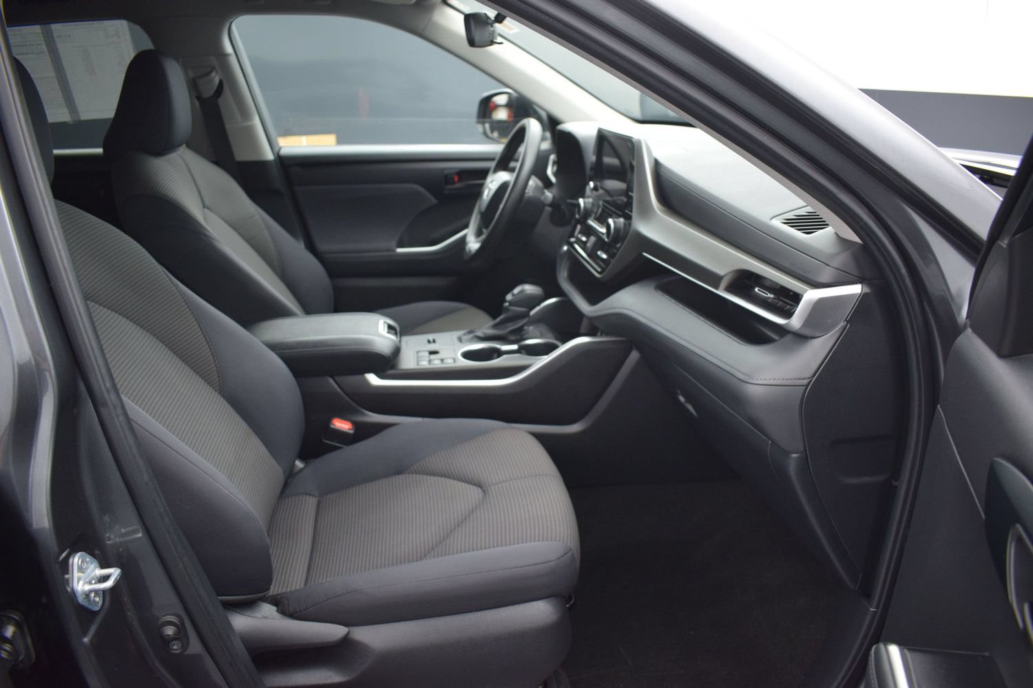 Used 2023 Toyota Highlander L FWD image 10