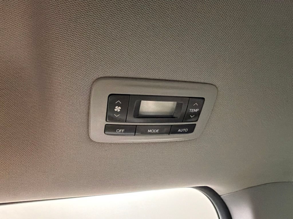 Used 2020 Toyota Sienna XLE Premium FWD image 35