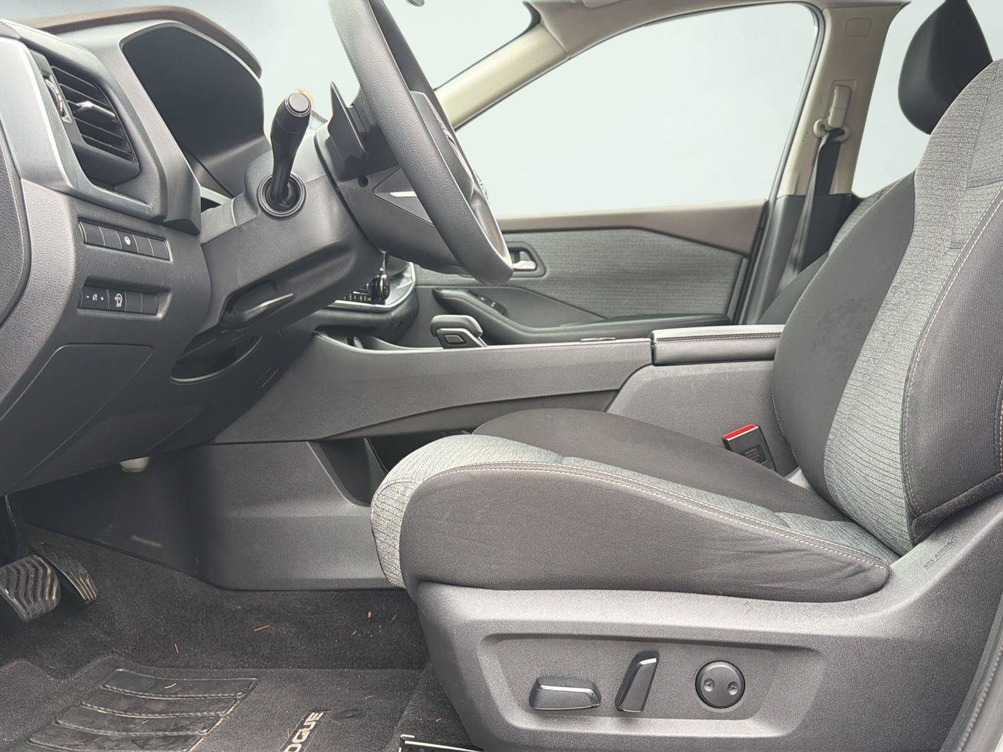 Used 2023 Nissan Rogue SV AWD/4WD image 12