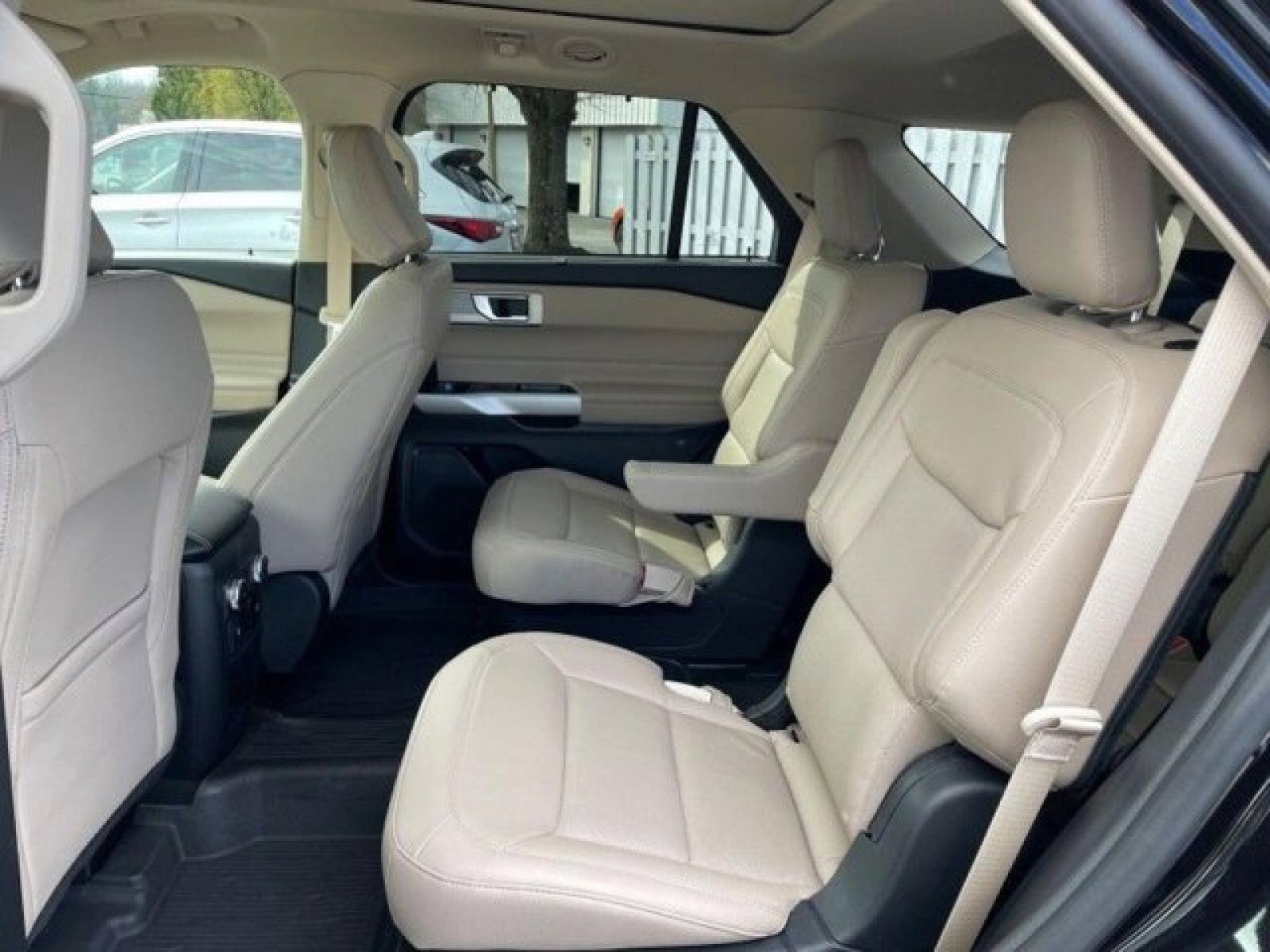 Used 2021 Ford Explorer Limited w/ Equipment Group 301A image 18