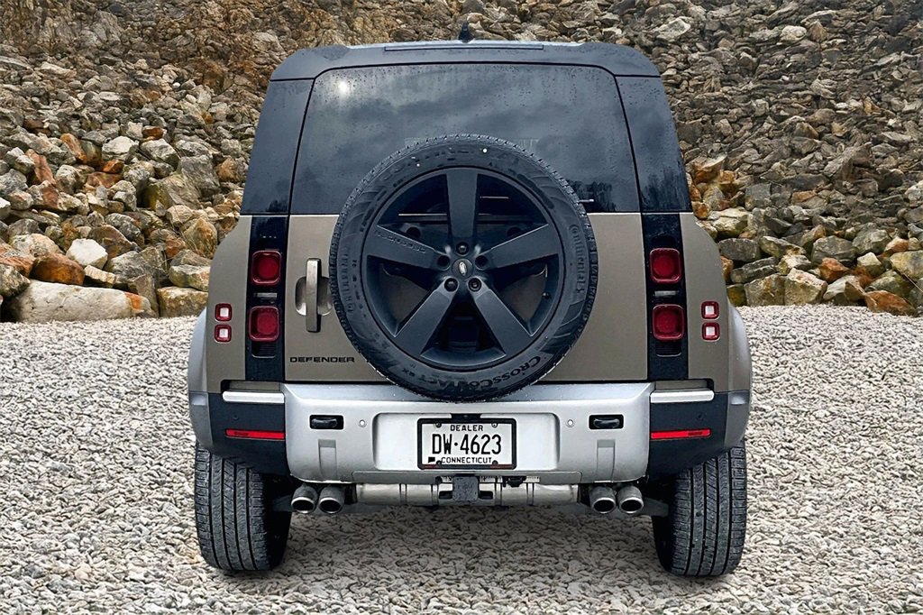 Used 2024 Land Rover Defender 110 SE image 4